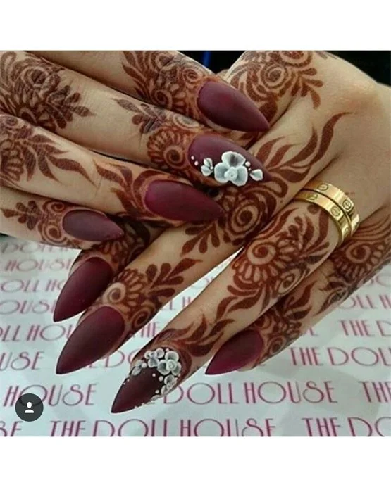 Lace Arch Theme Using Back Finger Mehndi Design